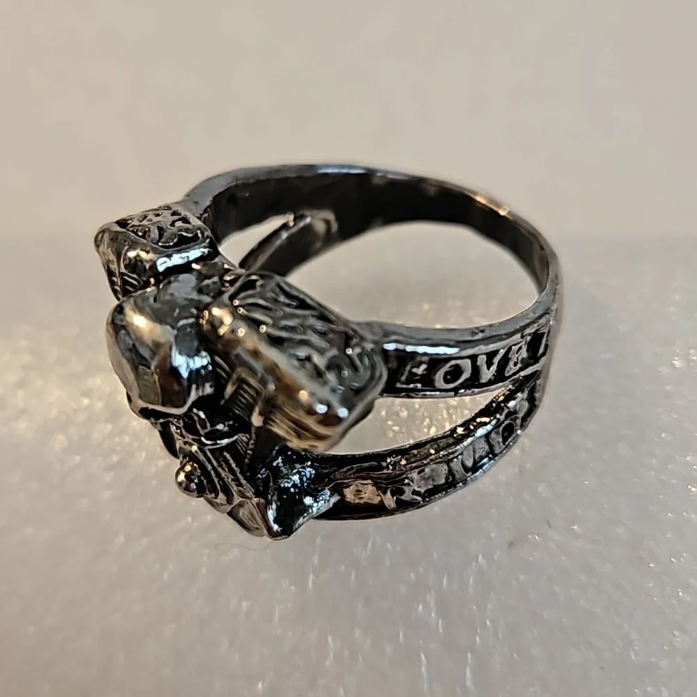KNUCKLEHEAD & SKULL Stainless Steel Size 13 Silvertone Ring